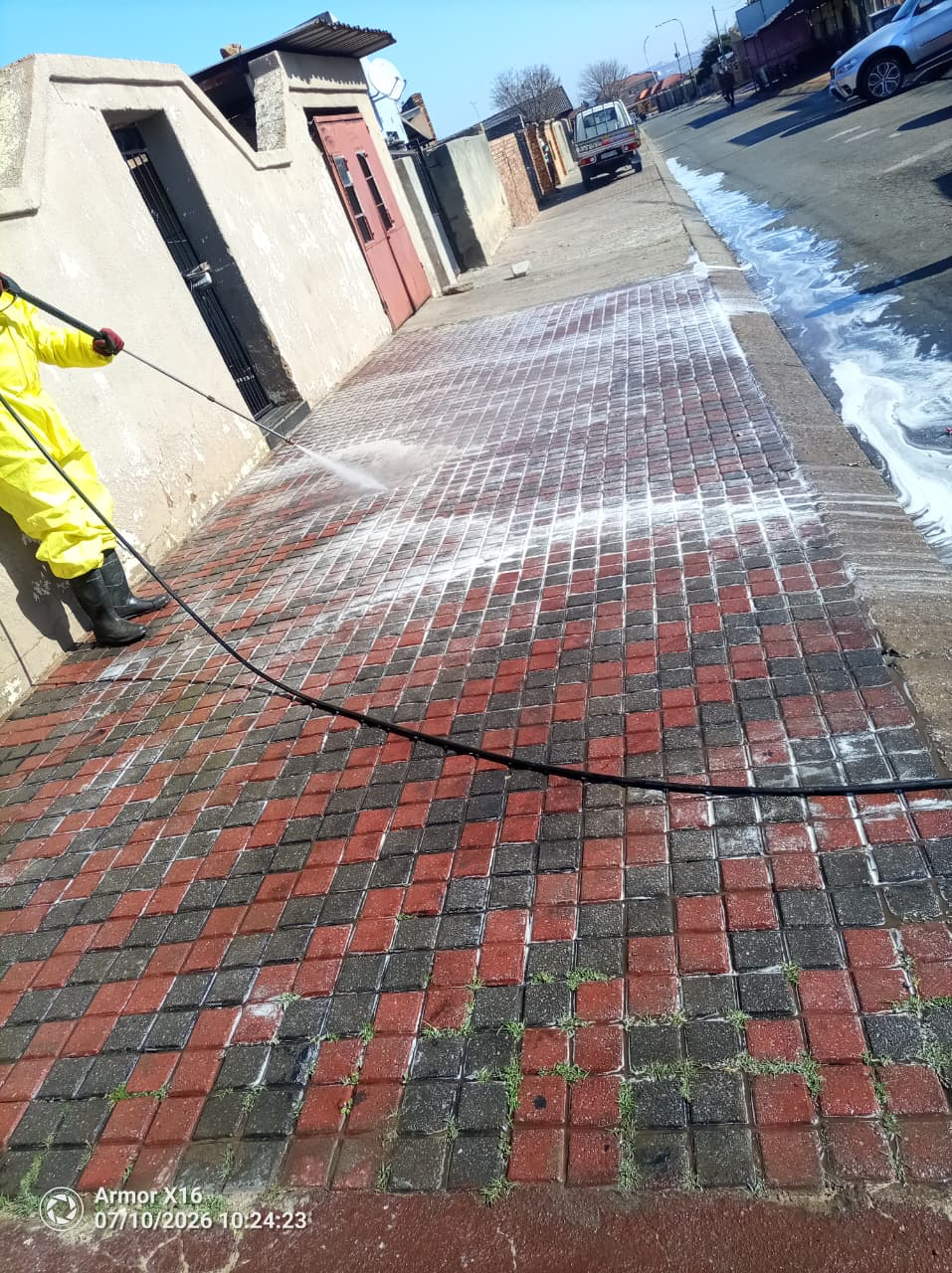 Live pressure wash